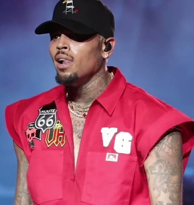 Chris_Brown_tongue_and_cheeck